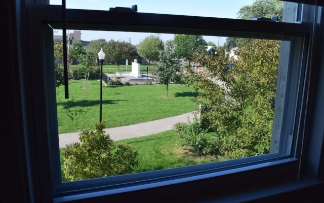 Veterans Park Hotel