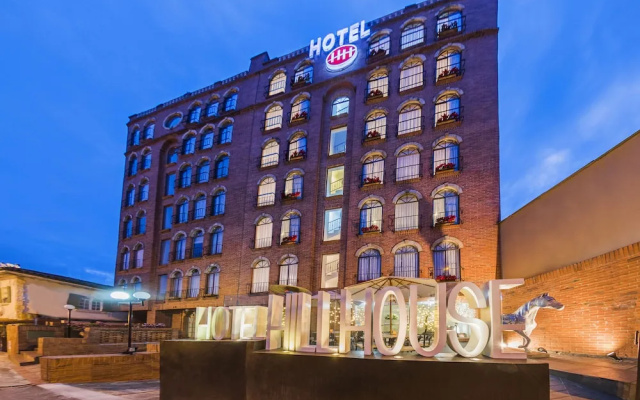 Hotel Hill House Suites