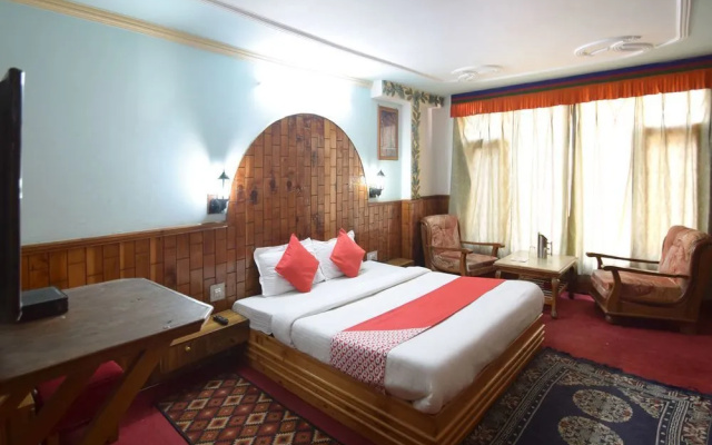 OYO 8643 Hotel Shambhala