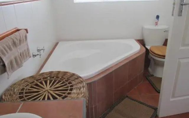 Point Village Accommodation - Laurie's House