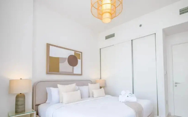 LUX The Beach Vista Dubai Eye View Suite