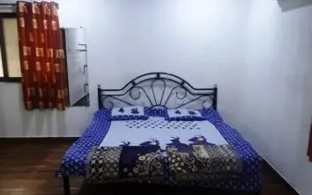 Nitish home stay ac room