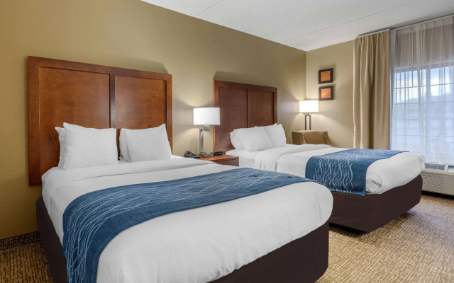 Comfort Inn & Suites Hamilton Place