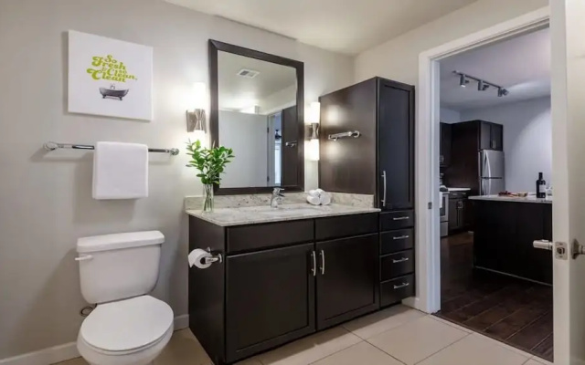 Downtown Dallas CozySuites w/ gym #10