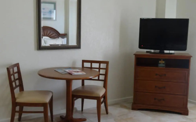 Hbr576-large Studio, Steps From the Ocean