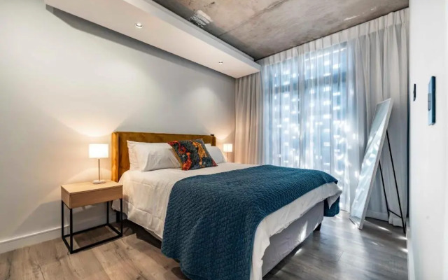 402 The Signature, De Waterkant