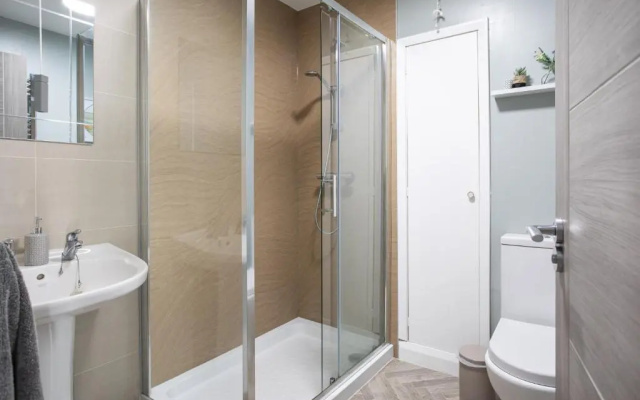 New Lisburn Road Apartment - Free Parking