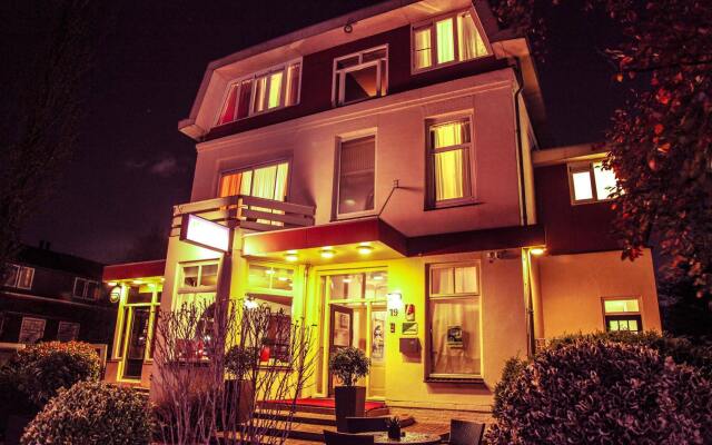 Отель Alp de Veenen Hotel Нидерланды, Амстелвен - отзывы, цены и фото номеров - забронировать отель Alp de Veenen Hotel онлайн вид на фасад