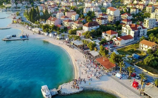 Apartment in Okrug Gornji Near the Beach