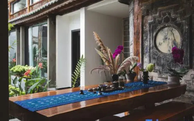 Manyun Ting Bai Ethnic Centennial Courtyard Designer Meisu