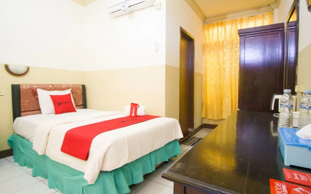 RedDoorz Plus near Pelabuhan Bitung