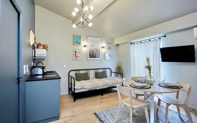 Charming Studio Center of Paris With AC