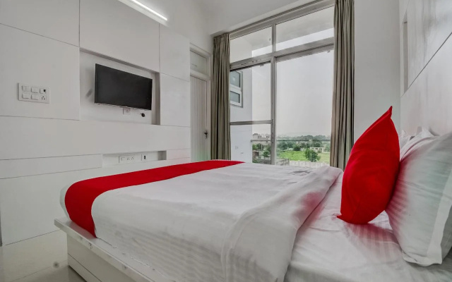 Grande Azure By OYO Rooms