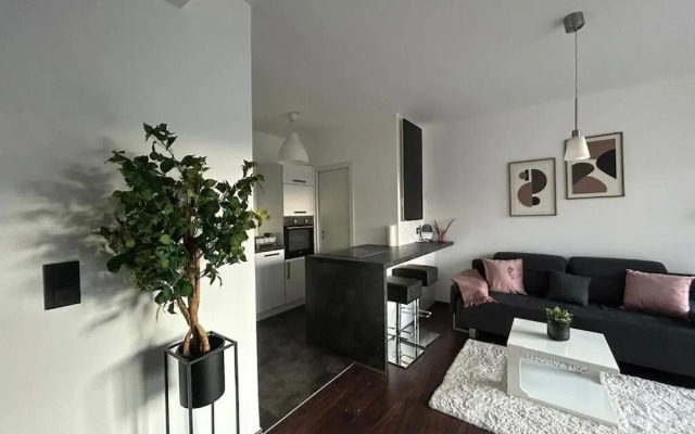 FarawayHomes Studio Bruck 17