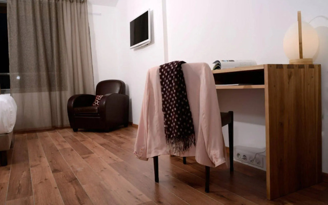 Hotel 96