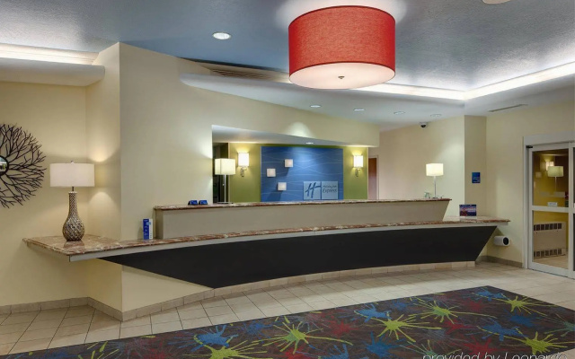 Holiday Inn Express Hotel & Suites Saginaw by IHG