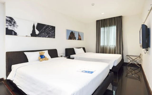 Silver Living Phrom Phong by Favstay
