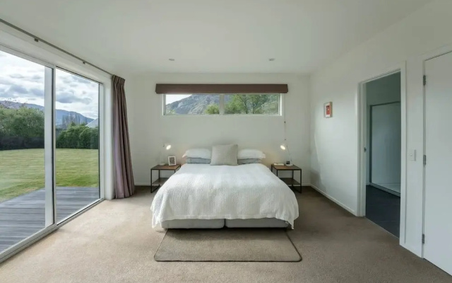 Light and Bright Large Family Home