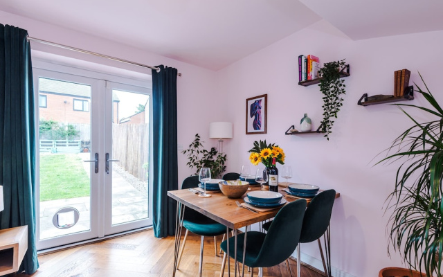 Spacious 2 Bed Perfect for Couples With Parking