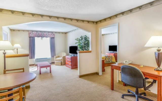 Comfort Suites