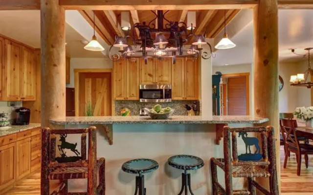 Fox Hollow by Stewart Mountain Lodging