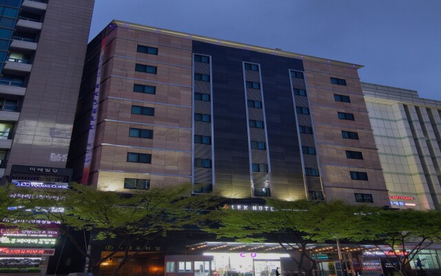 Lex Hotel вид на фасад