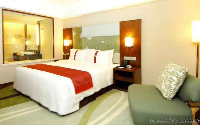 Holiday Inn Qingdao City Centre by IHG
