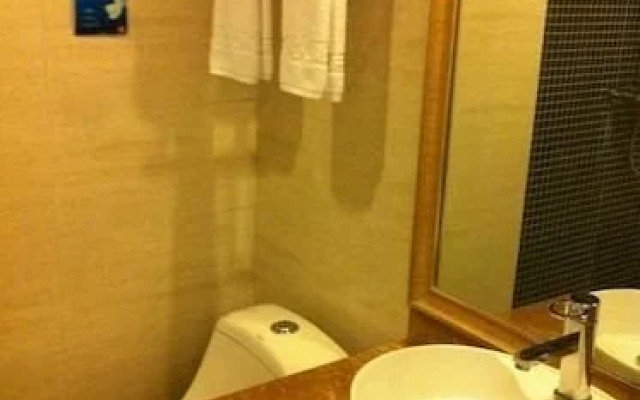 Feilong Hotel