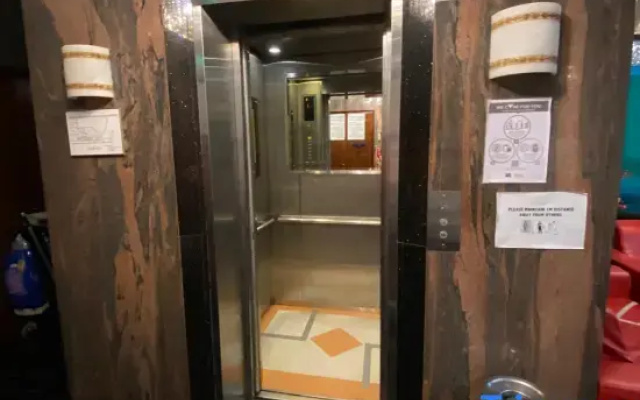 Jade Hotel