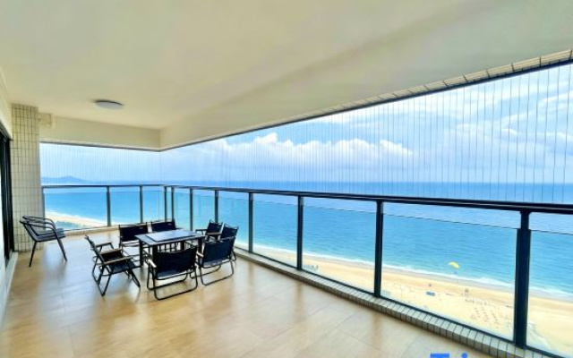 Ocean Heart Sky Villa (Hailing Island Poly Yintan Branch)
