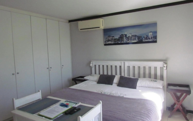 Santini Lace Self Catering Unit