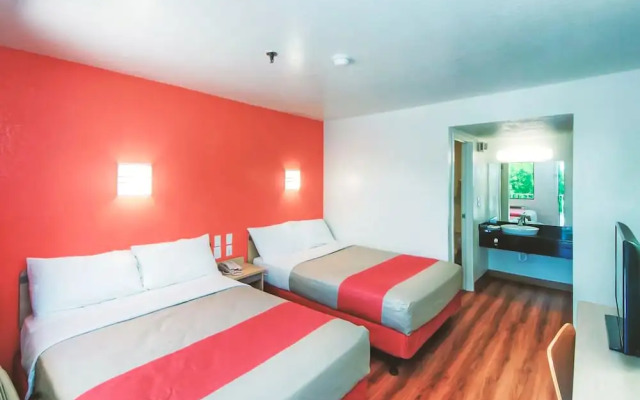 Motel 6 Cleveland East - Macedonia