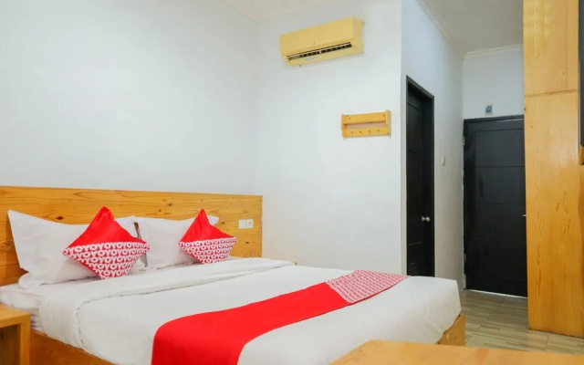 OYO 1317 Pinnus Residence Syariah