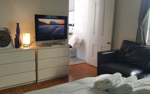 BUDGET BUDGET Marlborough St Apartments