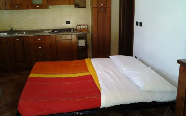 Edera Apartment in a No Kids Farmhouse, up to 6 People