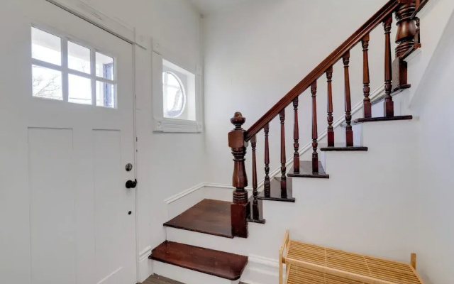 Walk to Beach: Riverside Retreat in Seaside!