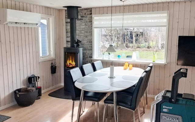 Home With Wood Stove & Annex