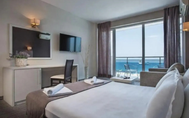 Hotel Eskada Beach