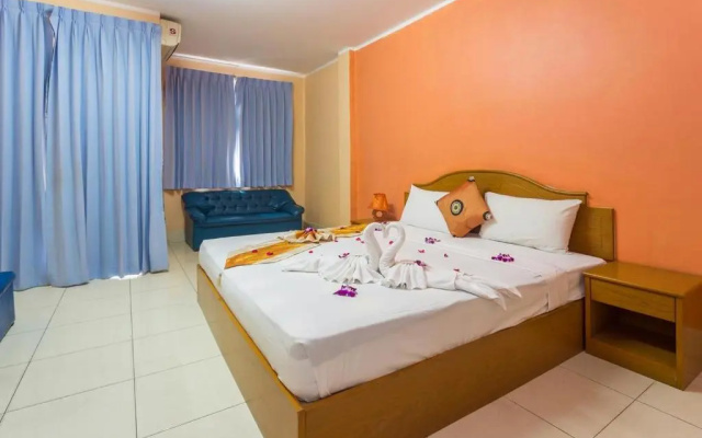 Room in Guest room - Guesthouse Belvedere - Cozy Beautiful Double Room near Patong Beach