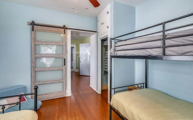 A Bended Oak Bungalow by Ryson Vacation Rentals