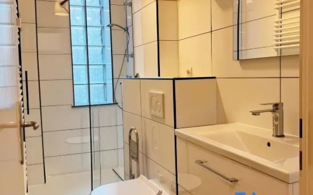 Düsseldorf Citycenter Cozy 2-Bedroom Apartment with Kitchen