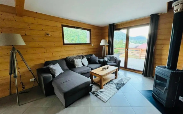 Chalet Casa de Monzel with 6-Person Jacuzzi & Panoramic View