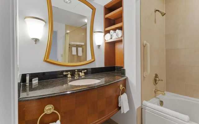 Beachfront Double Queen Cozysuites 35