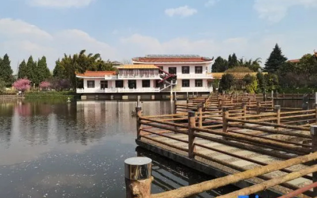 Xinhua International Holiday Hotel