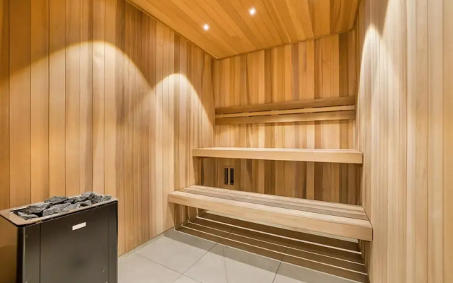 Modern, Executive 1 Bedroom Apartment With Balcony