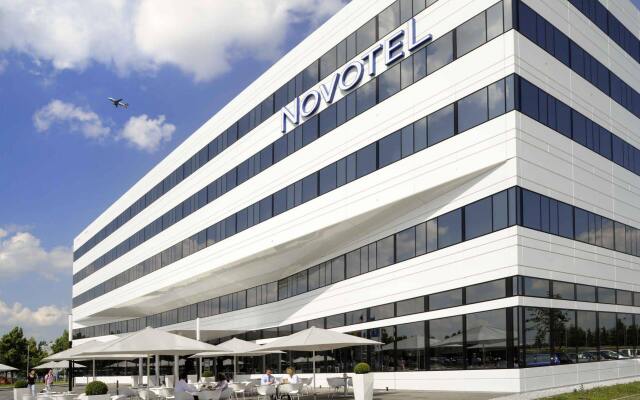 Отель Novotel München Airport вид на фасад