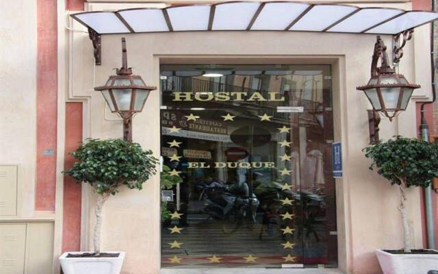 Hotel Duquesa вид на фасад