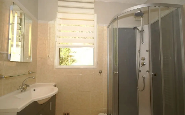 Charming Villa in Cavalaire-sur-mer With Pool