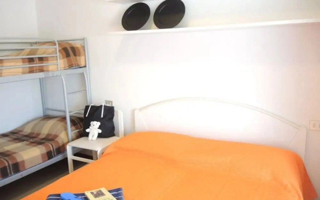 Bright sea Front Apartment With Terrace-beahost