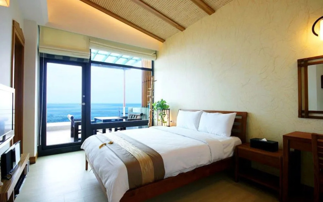 TORO Ocean Front B&B